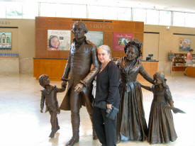 Ollie Ellison, Bonny Kate Regent - Poses with statues of George and Martha Washington and children
