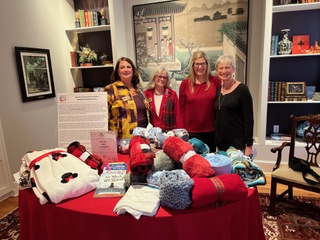 Blanket Tennessee in Love blankets and patriotic books donations